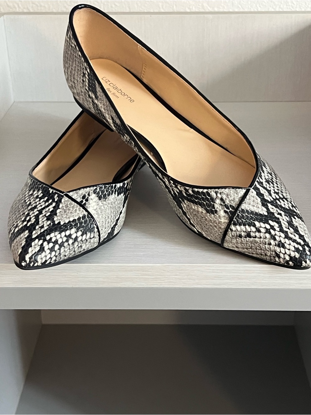 Liz Claiborne Black and White Snake-Print Pointed Flats